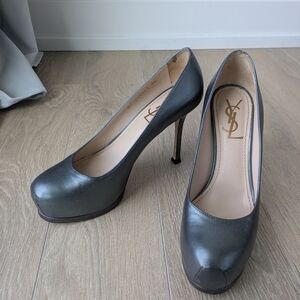 Yves Saint Laurent Women's Gray Leather Pumps